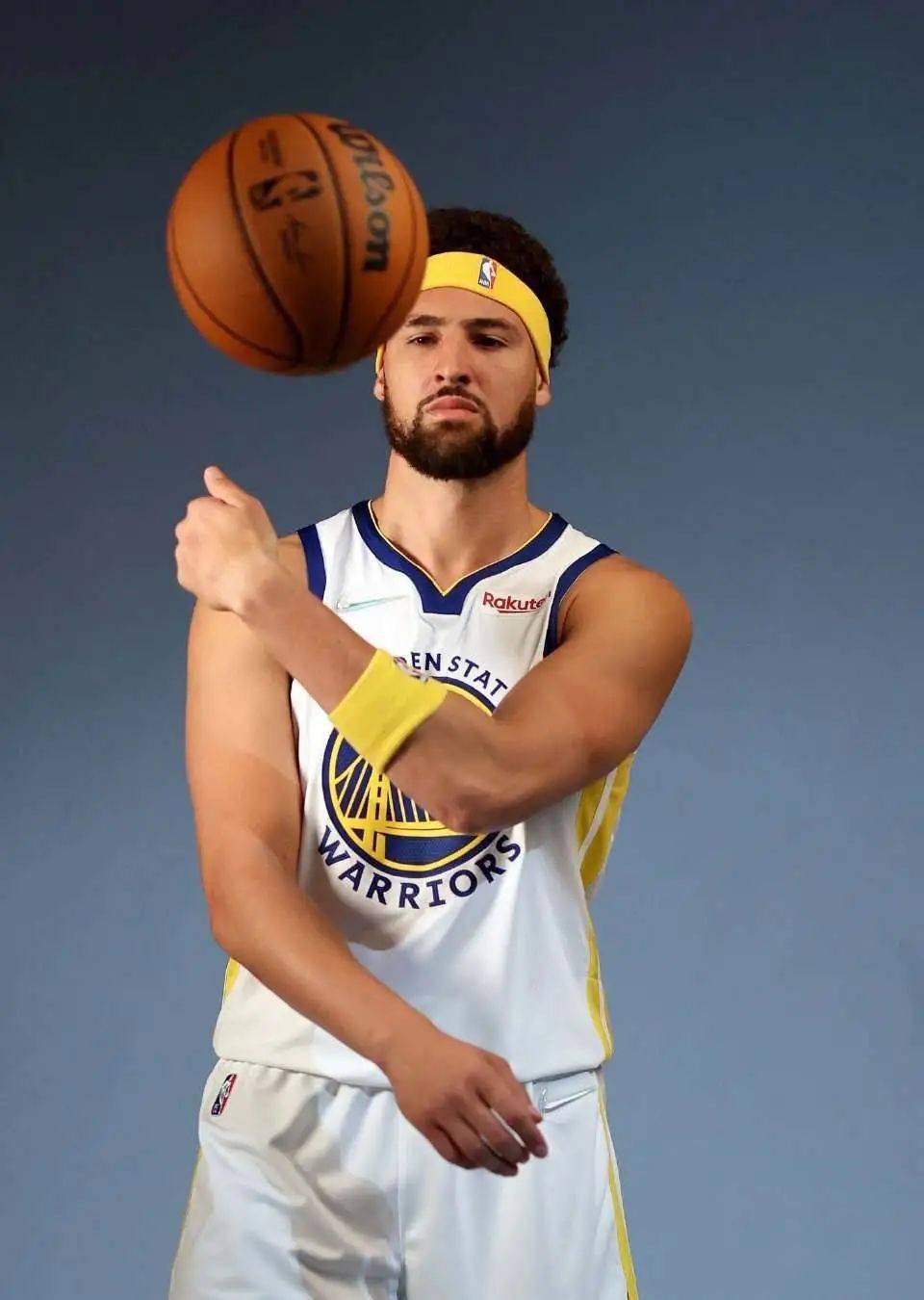 开云体育-Rookie在勇士比赛中持续失利，大比分获胜引发热议！的简单介绍